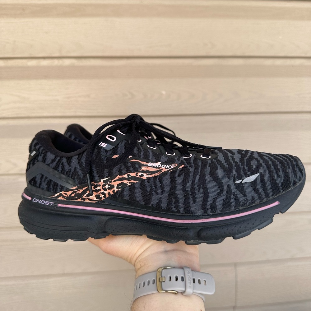Brooks  ghost 15 run wild -black Women's Black and Orange Athletic Shoes
